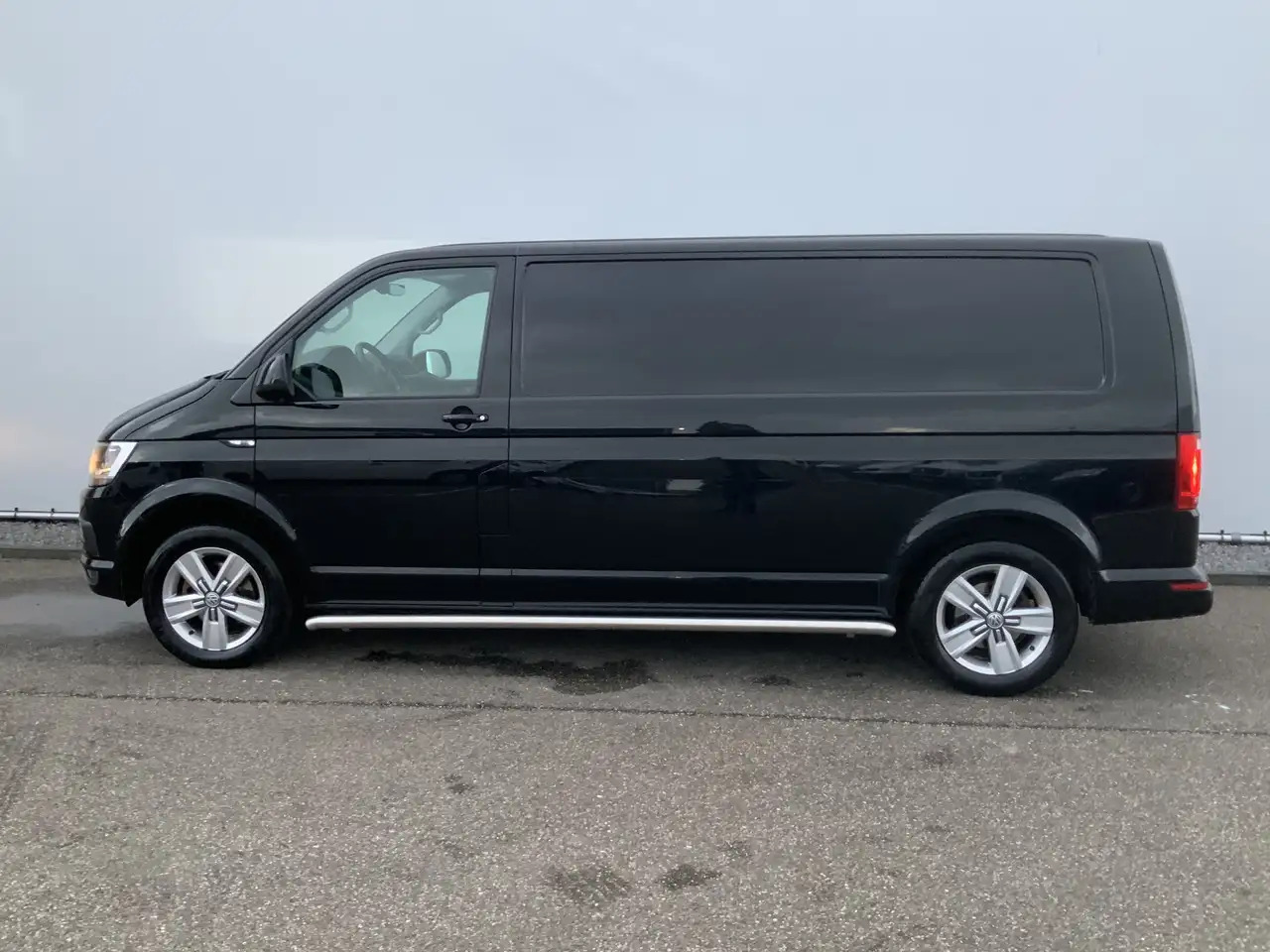 Volkswagen T6 Transporter 2.0 TDI L2H2 Highline Automaat Airco Cruise Navi A - Цельнометаллический фургон: фото 3 Volkswagen T6 Transporter 2.0 TDI L2H2 Highline Automaat Airco Cruise Navi A - Цельнометаллический фургон: фото 3
