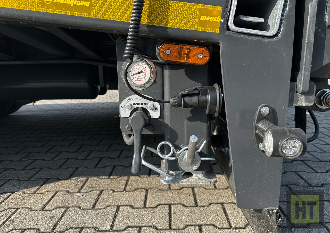 Низкорамный полуприцеп Meusburger 3-Achs-Tele-Semi mit 1 Paar Radmulden und hydr. Rampen: фото 9