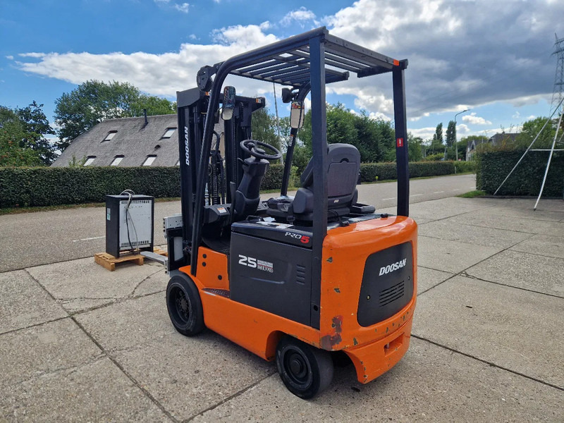 Doosan BC25-S-5 2500kg elektrisch ALS NIEUW! - Электропогрузчик: фото 3 Doosan BC25-S-5 2500kg elektrisch ALS NIEUW! - Электропогрузчик: фото 3