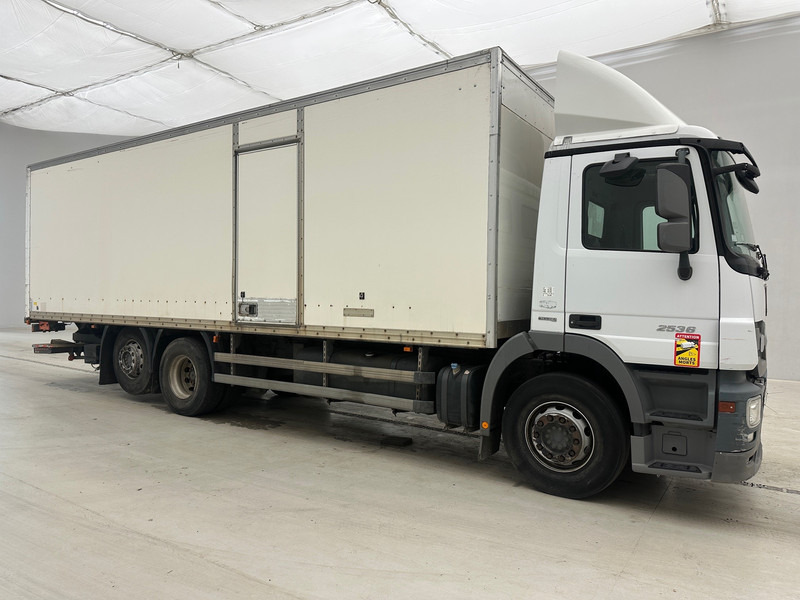 Mercedes-Benz Actros 2536 - 6x2 - Грузовик с закрытым кузовом: фото 3 Mercedes-Benz Actros 2536 - 6x2 - Грузовик с закрытым кузовом: фото 3