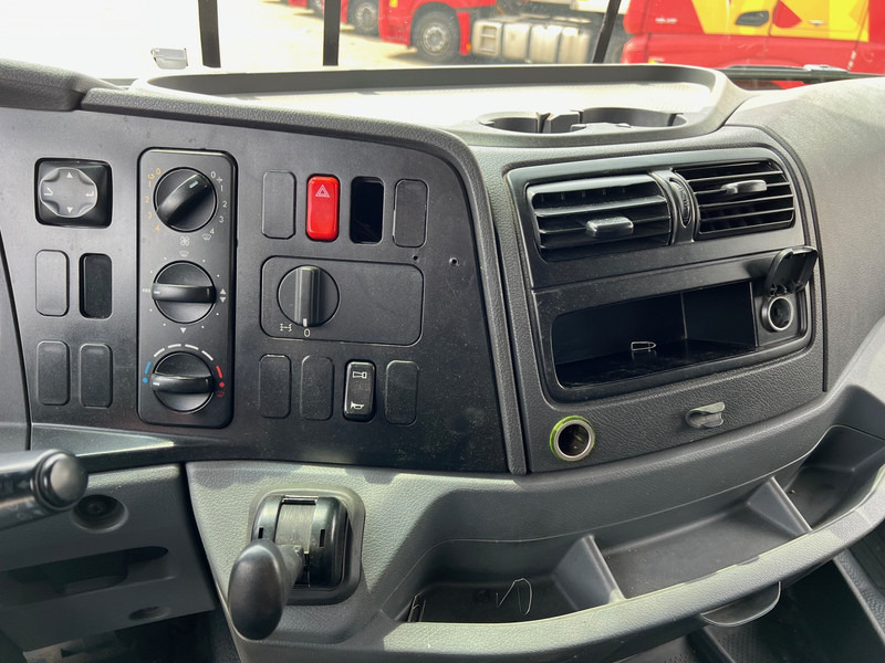 Тентованный грузовик Mercedes-Benz Axor 1828: фото 12