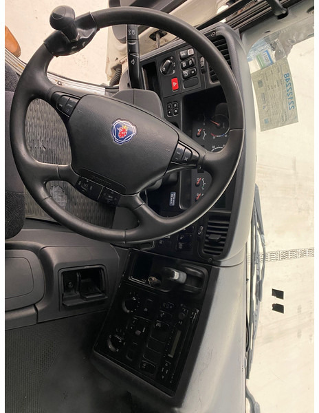 Грузовик с закрытым кузовом Scania P230: фото 10