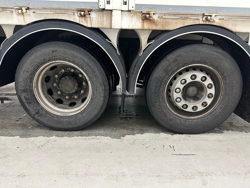 Тентованный грузовик Volvo FE 300 - 6x2: фото 13