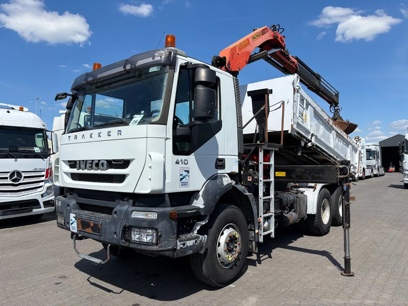 Iveco Trakker 410 6X4 Manual Gearbox 2 Way Tipper + Palfinger PK15500 - Самосвал, Автоманипулятор: фото 1 Iveco Trakker 410 6X4 Manual Gearbox 2 Way Tipper + Palfinger PK15500 - Самосвал, Автоманипулятор: фото 1