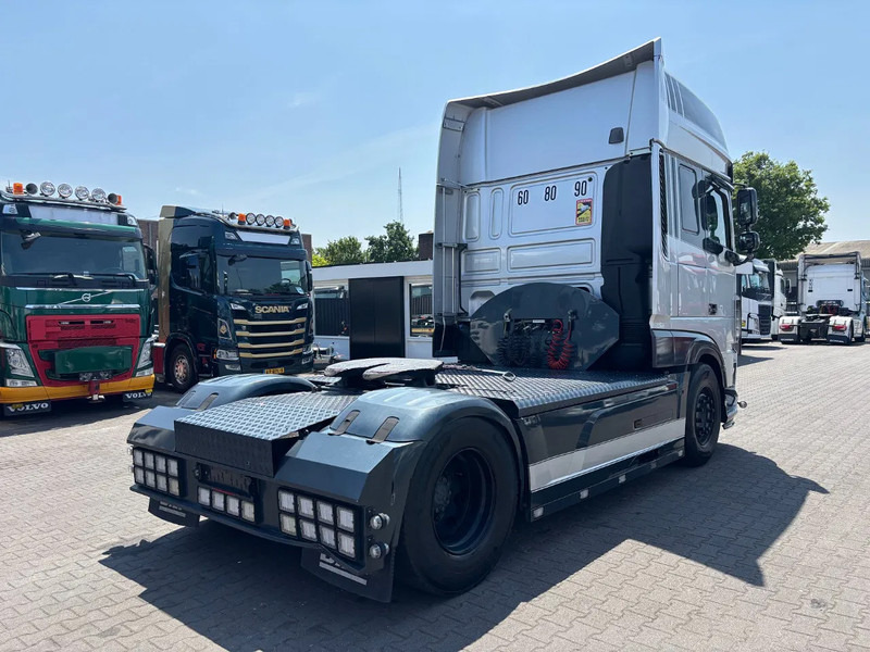 DAF XF 530 Super Spacecab Euro 6 Retarder - Тягач: фото 4 DAF XF 530 Super Spacecab Euro 6 Retarder - Тягач: фото 4