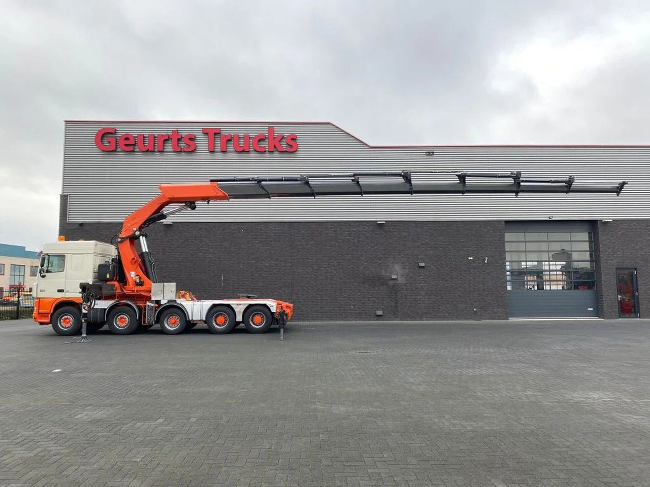 DAF XF 105 10X4 + FASSI F1500AXP.28 KRAAN/KRAN/CRANE - Автоманипулятор: фото 1 DAF XF 105 10X4 + FASSI F1500AXP.28 KRAAN/KRAN/CRANE - Автоманипулятор: фото 1