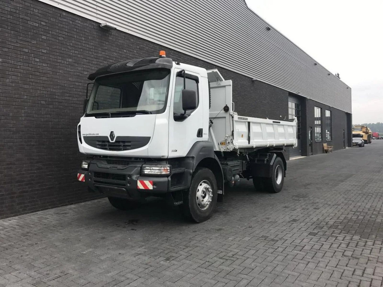 Renault Kerax 330 DXI 4X2 KIPPER/TIPPER ONLY 27.000 KM ! - Самосвал: фото 2 Renault Kerax 330 DXI 4X2 KIPPER/TIPPER ONLY 27.000 KM ! - Самосвал: фото 2