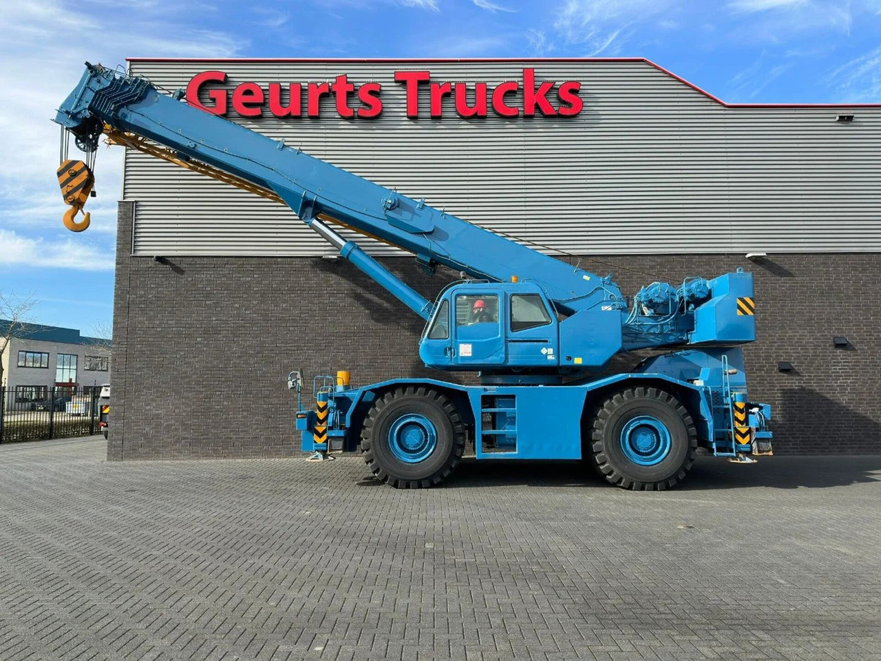 Tadano GR-700E-1-00211 + JIB ROUGH TERRAIN CRANE - Башенный кран: фото 1 Tadano GR-700E-1-00211 + JIB ROUGH TERRAIN CRANE - Башенный кран: фото 1