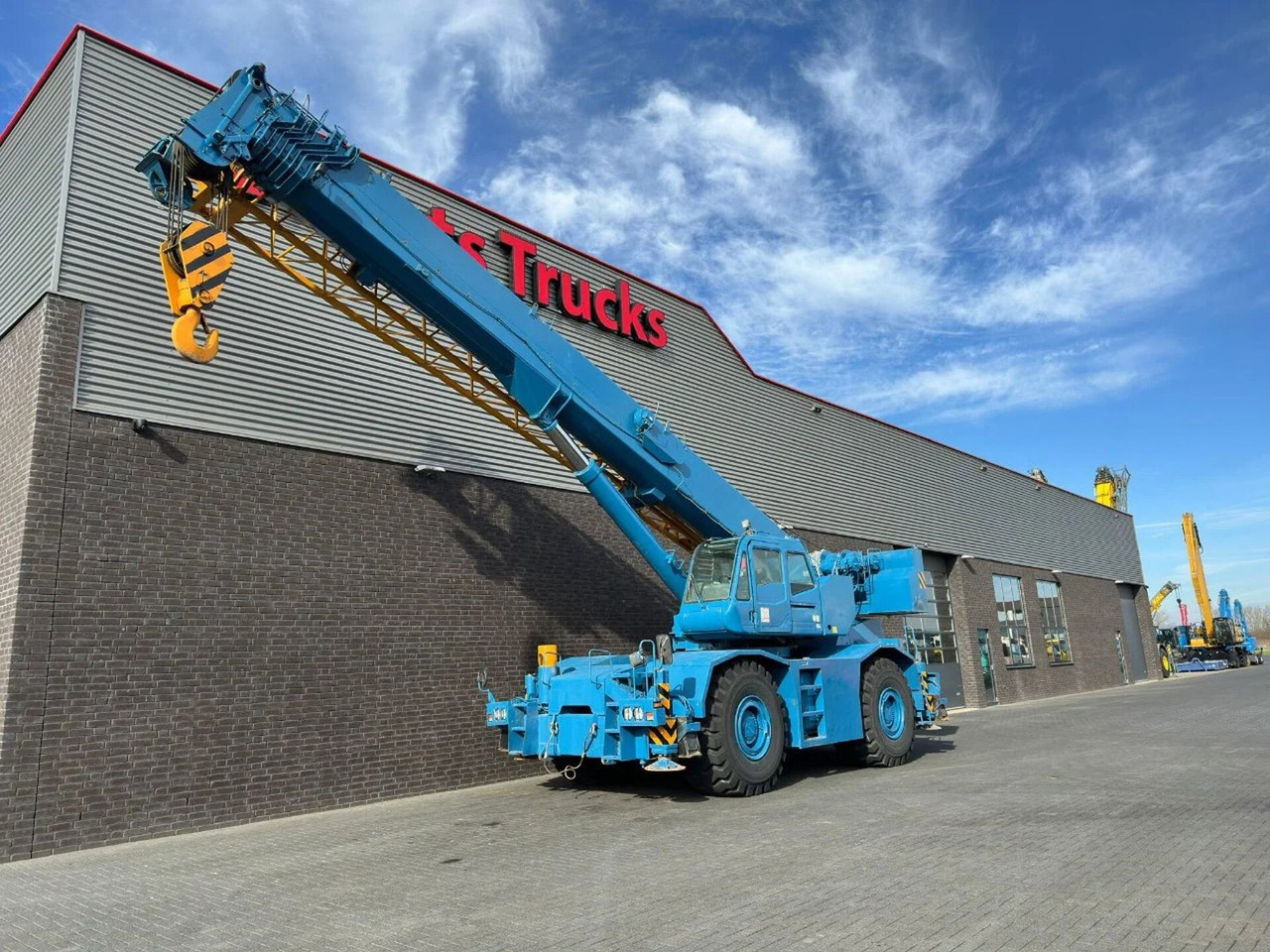 Tadano GR-700E-1-00211 + JIB ROUGH TERRAIN CRANE - Башенный кран: фото 2 Tadano GR-700E-1-00211 + JIB ROUGH TERRAIN CRANE - Башенный кран: фото 2