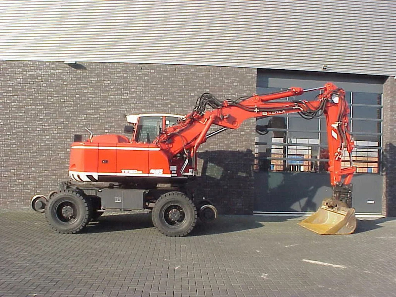 Terex TW 160 SR RAILWAY EXAVATOR - Колёсный экскаватор: фото 2 Terex TW 160 SR RAILWAY EXAVATOR - Колёсный экскаватор: фото 2