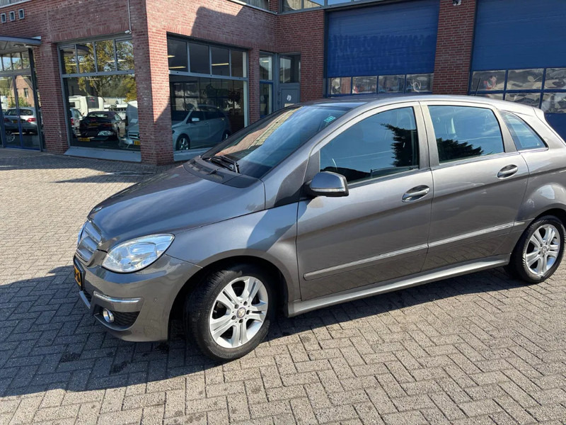 Mercedes-Benz B-Klasse B 180 Automaat Trekhaak - Легковой автомобиль: фото 1 Mercedes-Benz B-Klasse B 180 Automaat Trekhaak - Легковой автомобиль: фото 1