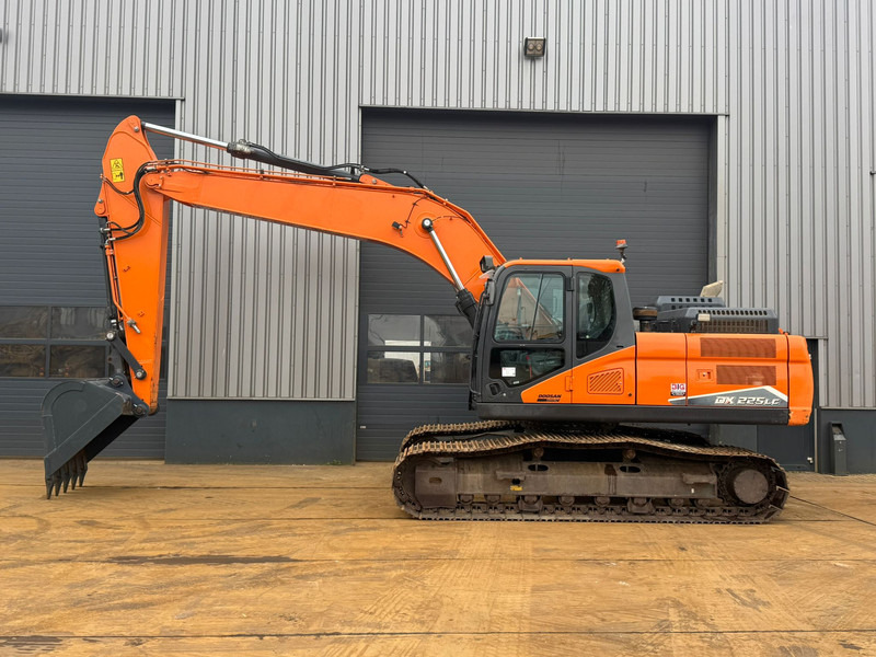 Doosan DX225LC-7 - Гусеничный экскаватор: фото 1 Doosan DX225LC-7 - Гусеничный экскаватор: фото 1
