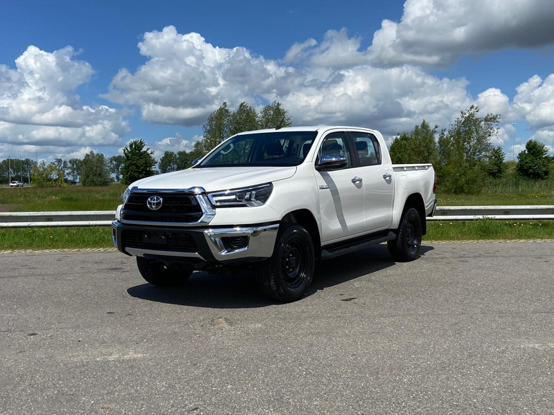 Новый Легковой автомобиль Toyota Hilux DC 2.4L 4X4 DIESEL,M/T, MY22 2.4L Diesel: фото 1