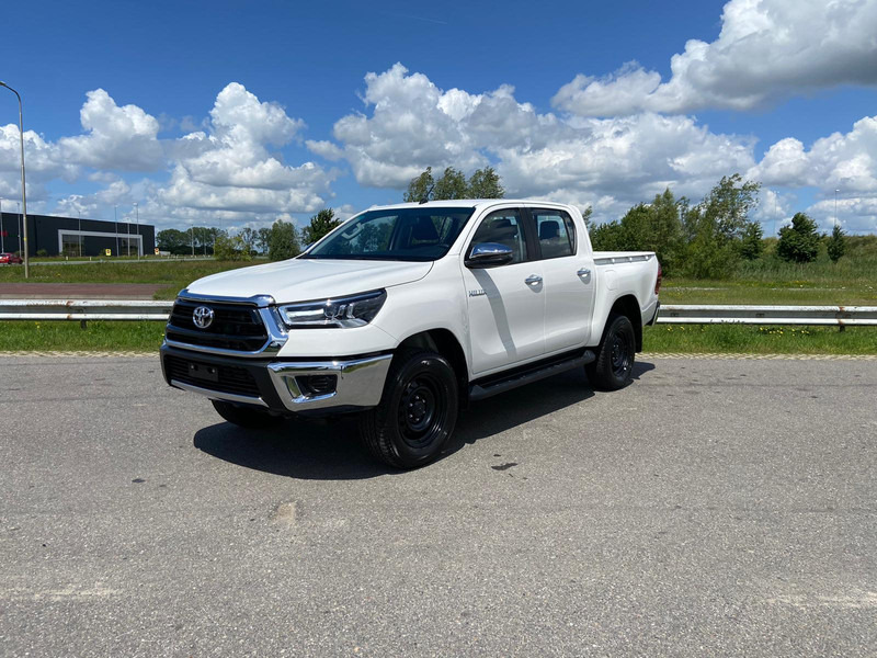 Новый Легковой автомобиль Toyota Hilux DC 2.4L 4x4 Diesel manual: фото 1