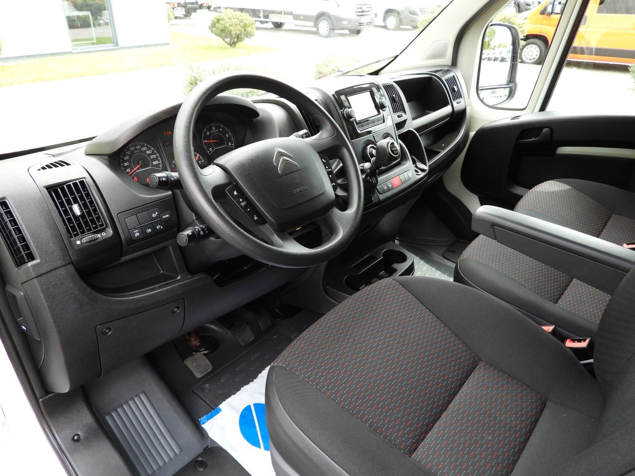 Citroën JUMPER KOFFER AUFZUG 8 PALETTEN TEMPOMAT NAVI Citroën JUMPER KOFFER AUFZUG 8 PALETTEN TEMPOMAT NAVI - Фургон с закрытым кузовом: фото 2 Citroën JUMPER KOFFER AUFZUG 8 PALETTEN TEMPOMAT NAVI Citroën JUMPER KOFFER AUFZUG 8 PALETTEN TEMPOMAT NAVI - Фургон с закрытым кузовом: фото 2