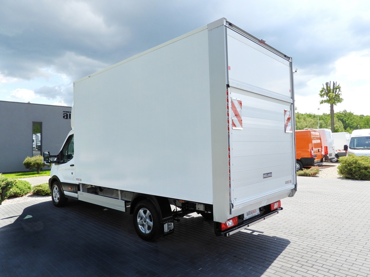 Фургон с закрытым кузовом FORD TRANSIT  BOX LIFT 8 PALLETS CRUISE CONTROL LED LIGHTS AIR CONDITIONING  130HP: фото 10