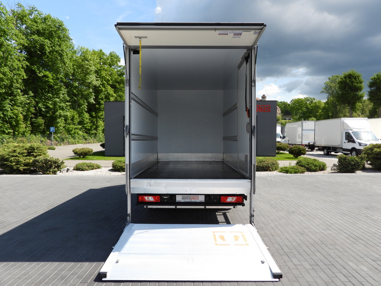 Фургон с закрытым кузовом FORD TRANSIT  BOX LIFT 8 PALLETS CRUISE CONTROL LED LIGHTS AIR CONDITIONING  130HP: фото 12