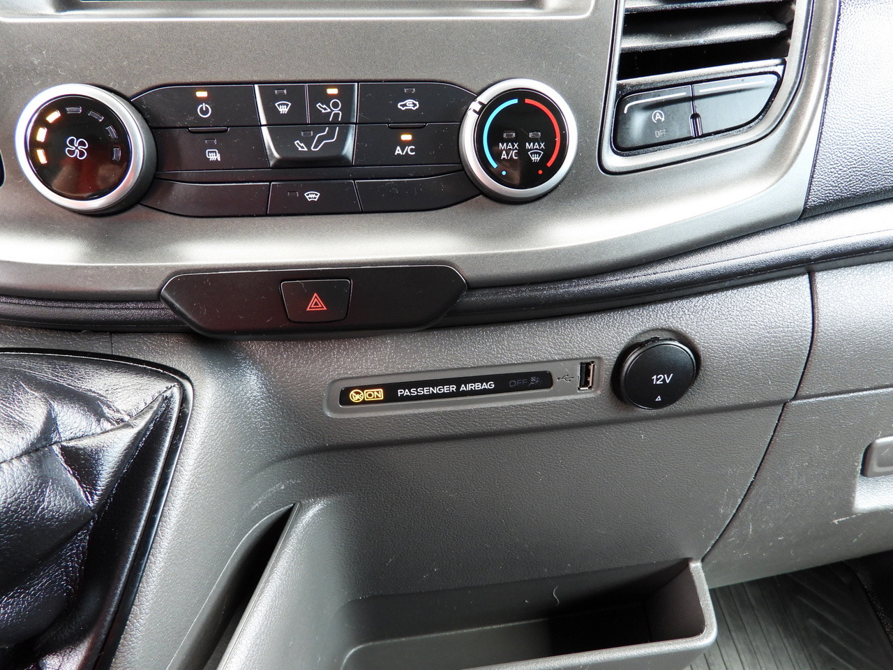 Фургон с закрытым кузовом FORD TRANSIT  BOX LIFT 8 PALLETS CRUISE CONTROL LED LIGHTS AIR CONDITIONING  130HP: фото 45