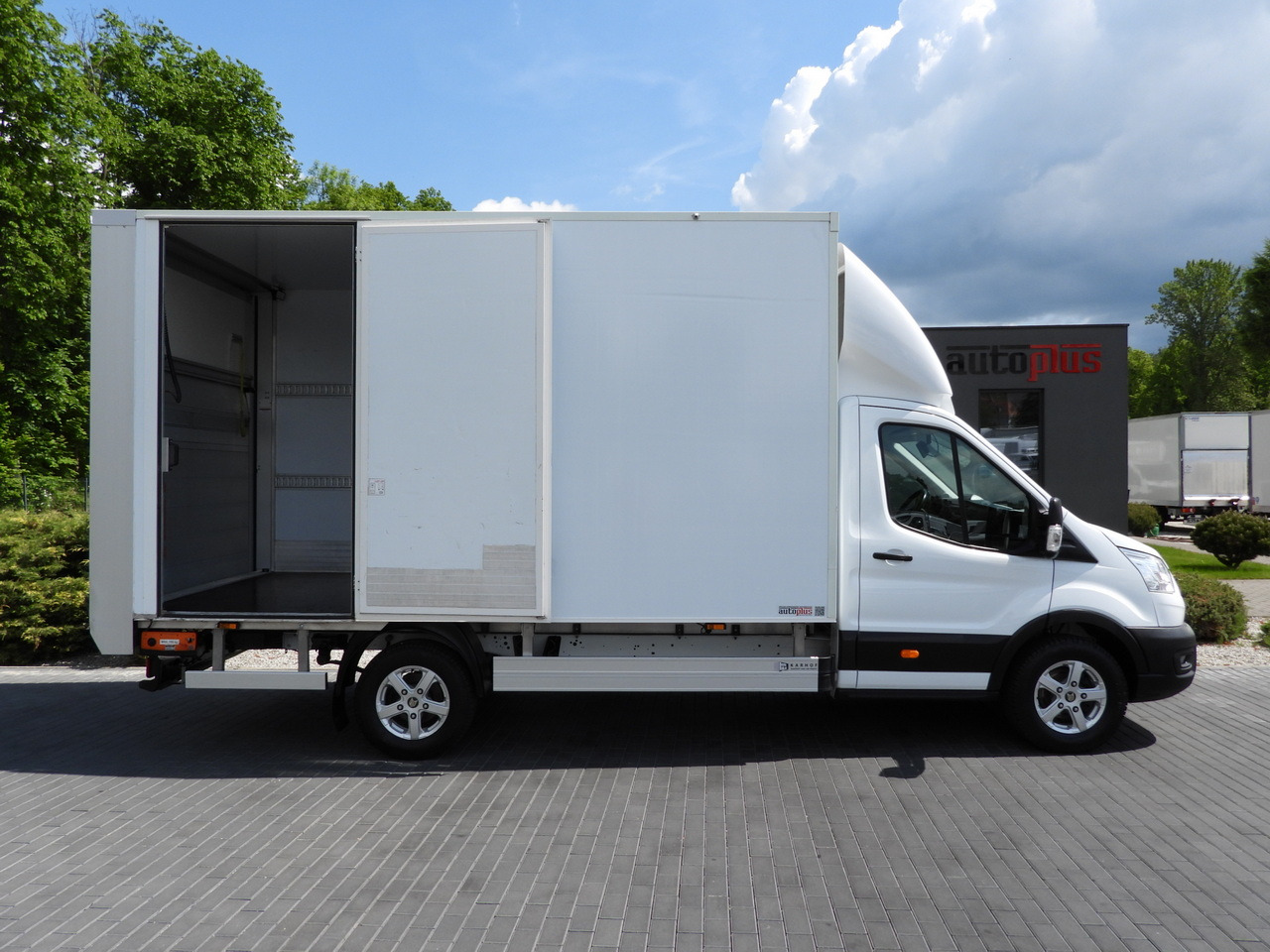 Фургон с закрытым кузовом FORD TRANSIT  BOX LIFT 8 PALLETS CRUISE CONTROL LED LIGHTS AIR CONDITIONING  130HP: фото 8