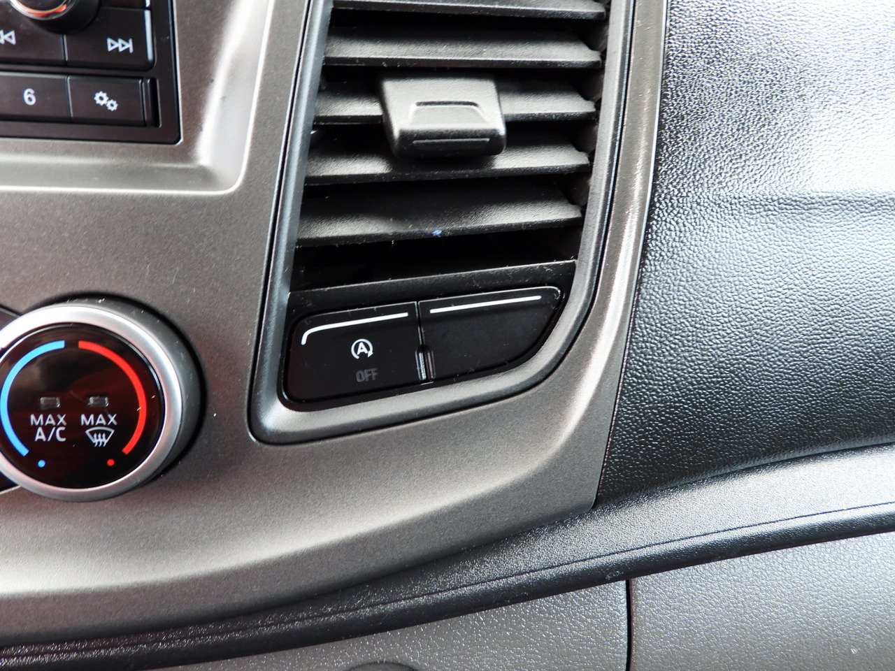 Фургон с закрытым кузовом FORD TRANSIT  BOX LIFT 8 PALLETS CRUISE CONTROL LED LIGHTS AIR CONDITIONING  130HP: фото 46