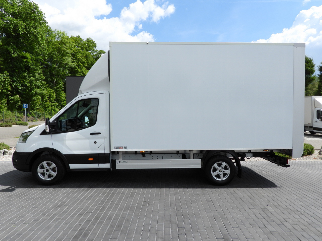 Фургон с закрытым кузовом FORD TRANSIT  BOX LIFT 8 PALLETS CRUISE CONTROL LED LIGHTS AIR CONDITIONING  130HP: фото 9