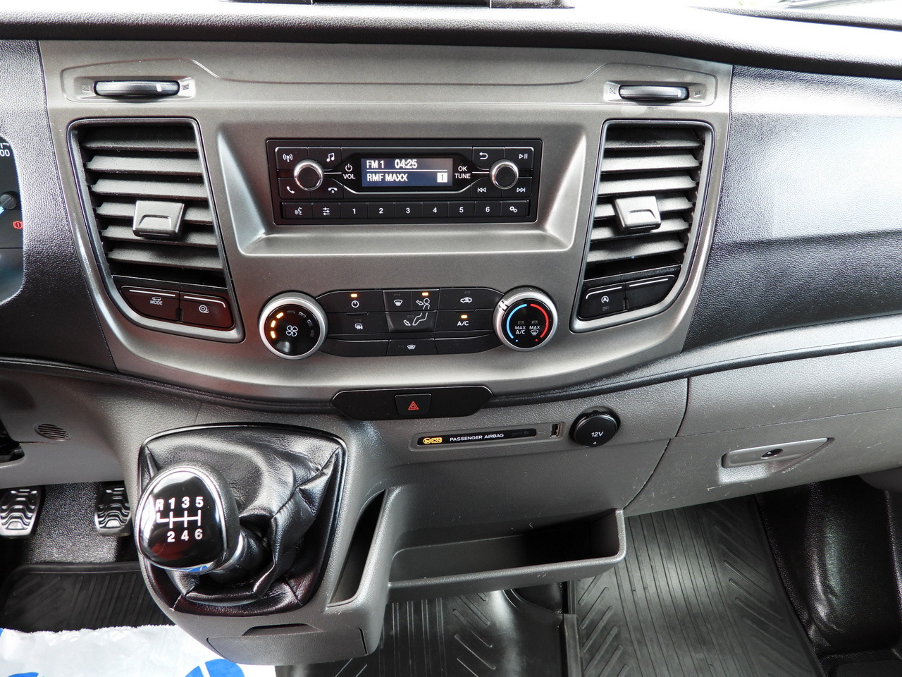 Фургон с закрытым кузовом FORD TRANSIT  BOX LIFT 8 PALLETS CRUISE CONTROL LED LIGHTS AIR CONDITIONING  130HP: фото 43