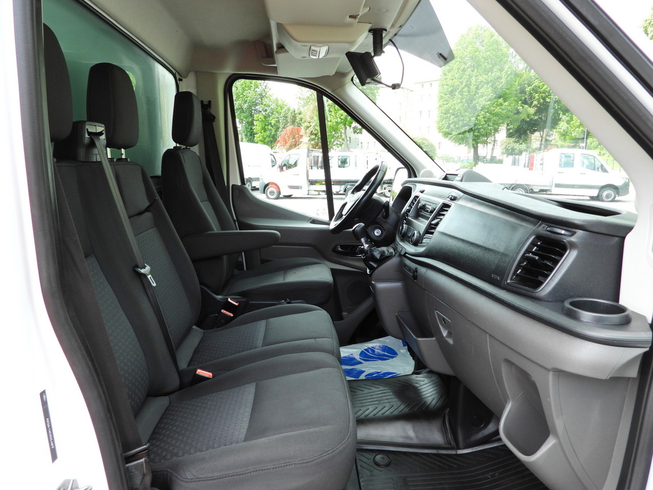 Фургон с закрытым кузовом FORD TRANSIT  BOX LIFT 8 PALLETS CRUISE CONTROL LED LIGHTS AIR CONDITIONING  130HP: фото 49