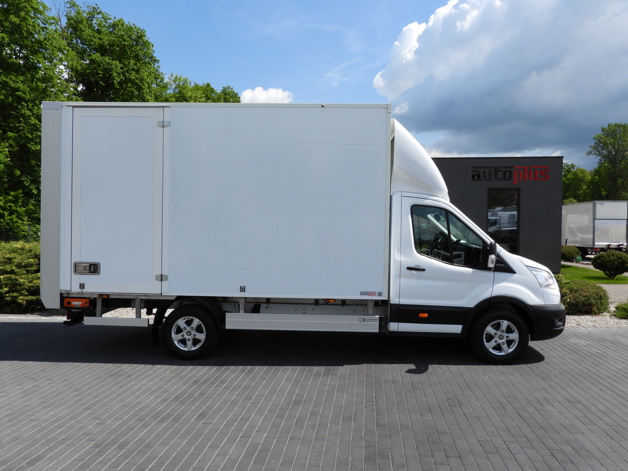 Фургон с закрытым кузовом FORD TRANSIT  BOX LIFT 8 PALLETS CRUISE CONTROL LED LIGHTS AIR CONDITIONING  130HP: фото 7