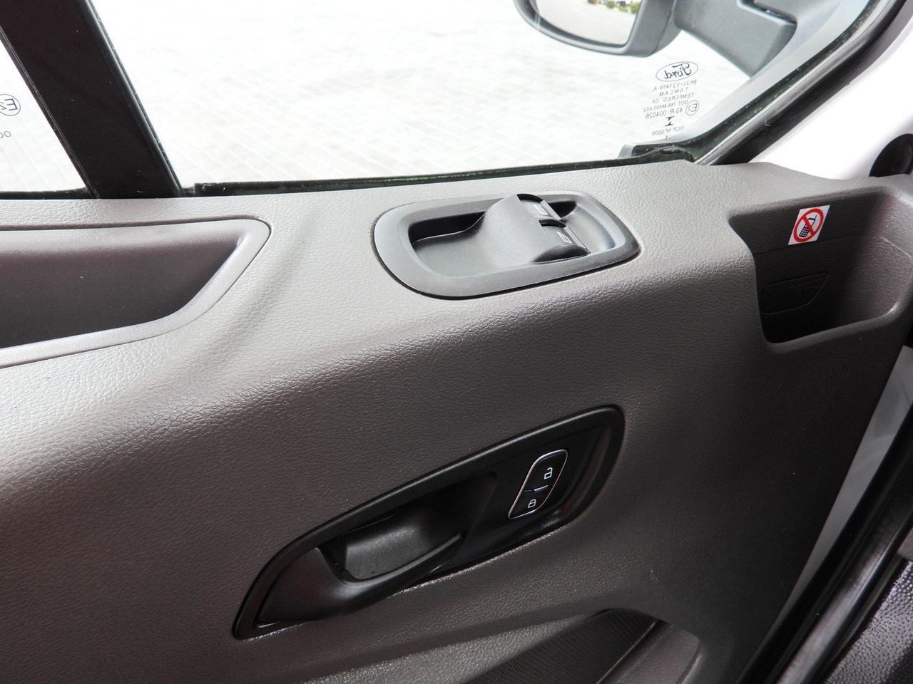 Фургон с закрытым кузовом FORD TRANSIT  BOX LIFT 8 PALLETS CRUISE CONTROL LED LIGHTS AIR CONDITIONING  130HP: фото 36