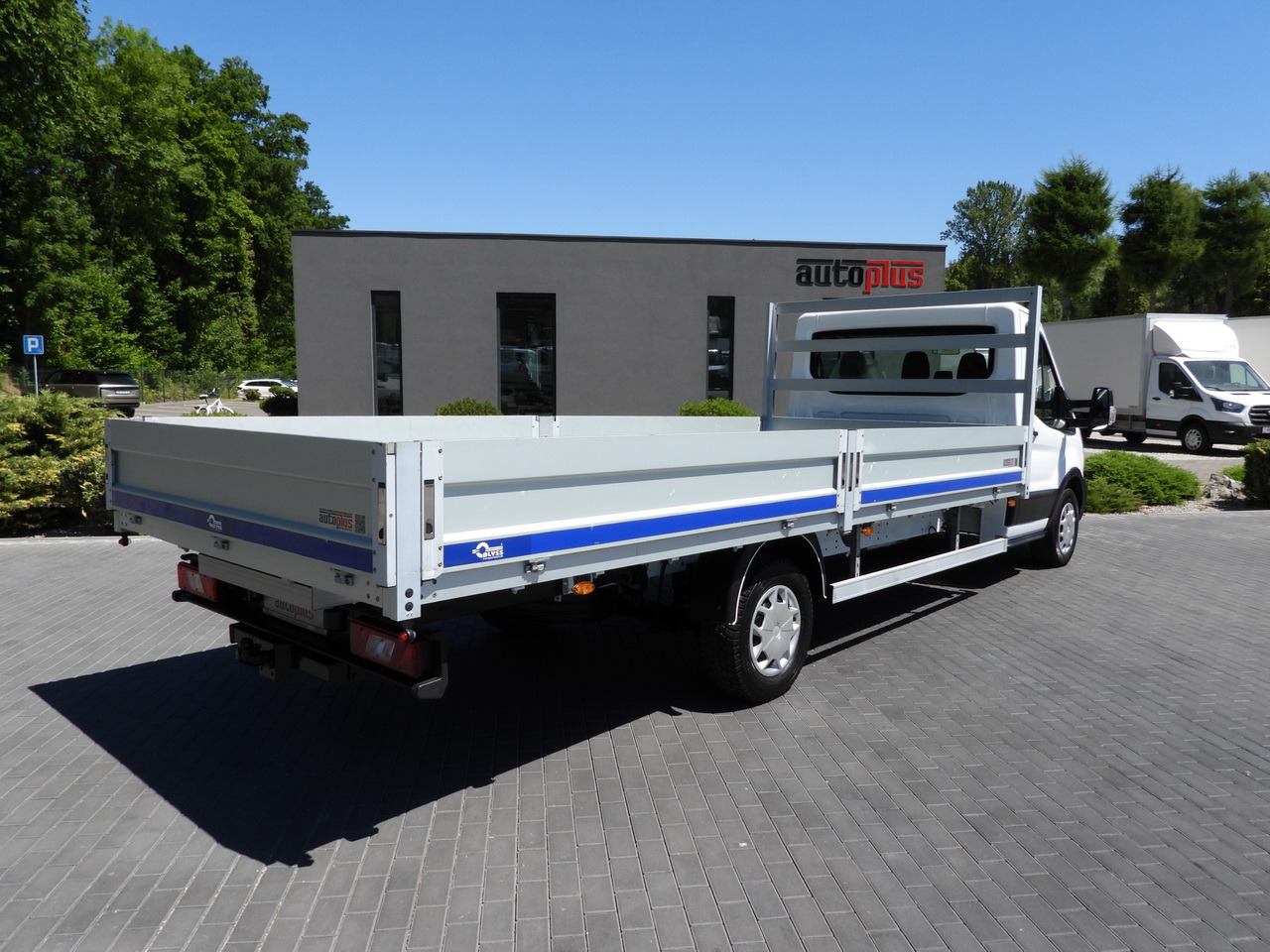 FORD TRANSIT STAKE BODY 10 PALLETS CRUISE CONTROL LED LIGHTS PNEUMATICS AIR CONDITIONING 160HP - Малотоннажный бортовой грузовик: фото 3 FORD TRANSIT STAKE BODY 10 PALLETS CRUISE CONTROL LED LIGHTS PNEUMATICS AIR CONDITIONING 160HP - Малотоннажный бортовой грузовик: фото 3