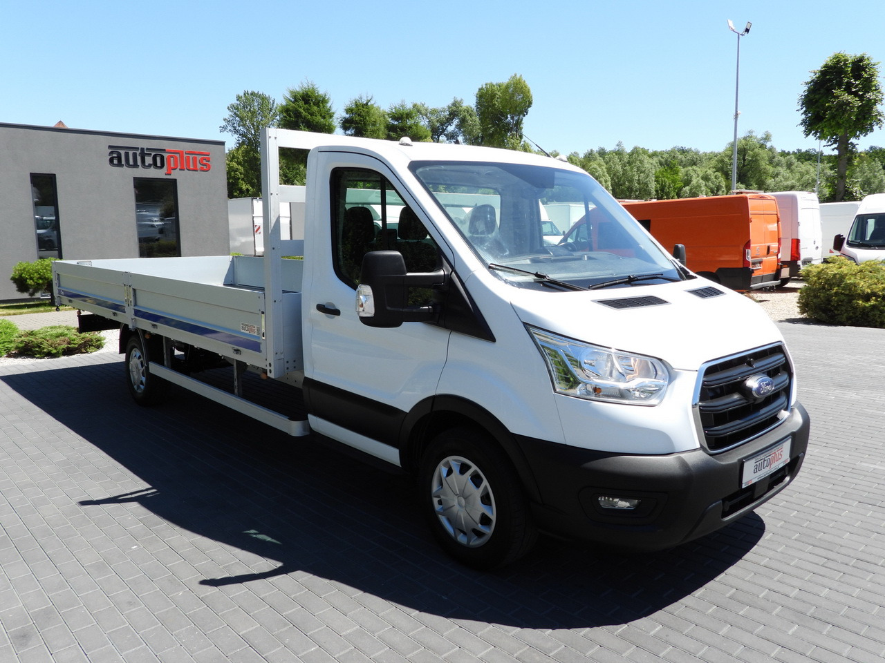 FORD TRANSIT STAKE BODY 10 PALLETS CRUISE CONTROL LED LIGHTS PNEUMATICS AIR CONDITIONING 160HP - Малотоннажный бортовой грузовик: фото 4 FORD TRANSIT STAKE BODY 10 PALLETS CRUISE CONTROL LED LIGHTS PNEUMATICS AIR CONDITIONING 160HP - Малотоннажный бортовой грузовик: фото 4