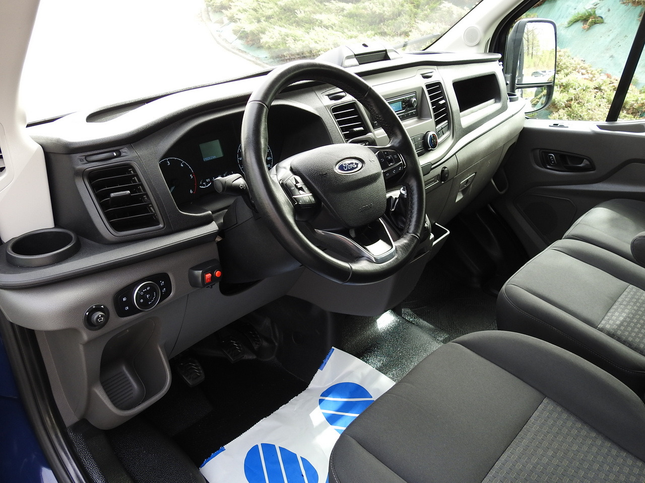 FORD TRANSIT STAKE BODY DOUBLE CABIN DOKA 7 SEATS CRUISE CONTROL AIR CONDITIONING LED LIGHTS 130HP - Малотоннажный бортовой грузовик: фото 2 FORD TRANSIT STAKE BODY DOUBLE CABIN DOKA 7 SEATS CRUISE CONTROL AIR CONDITIONING LED LIGHTS 130HP - Малотоннажный бортовой грузовик: фото 2