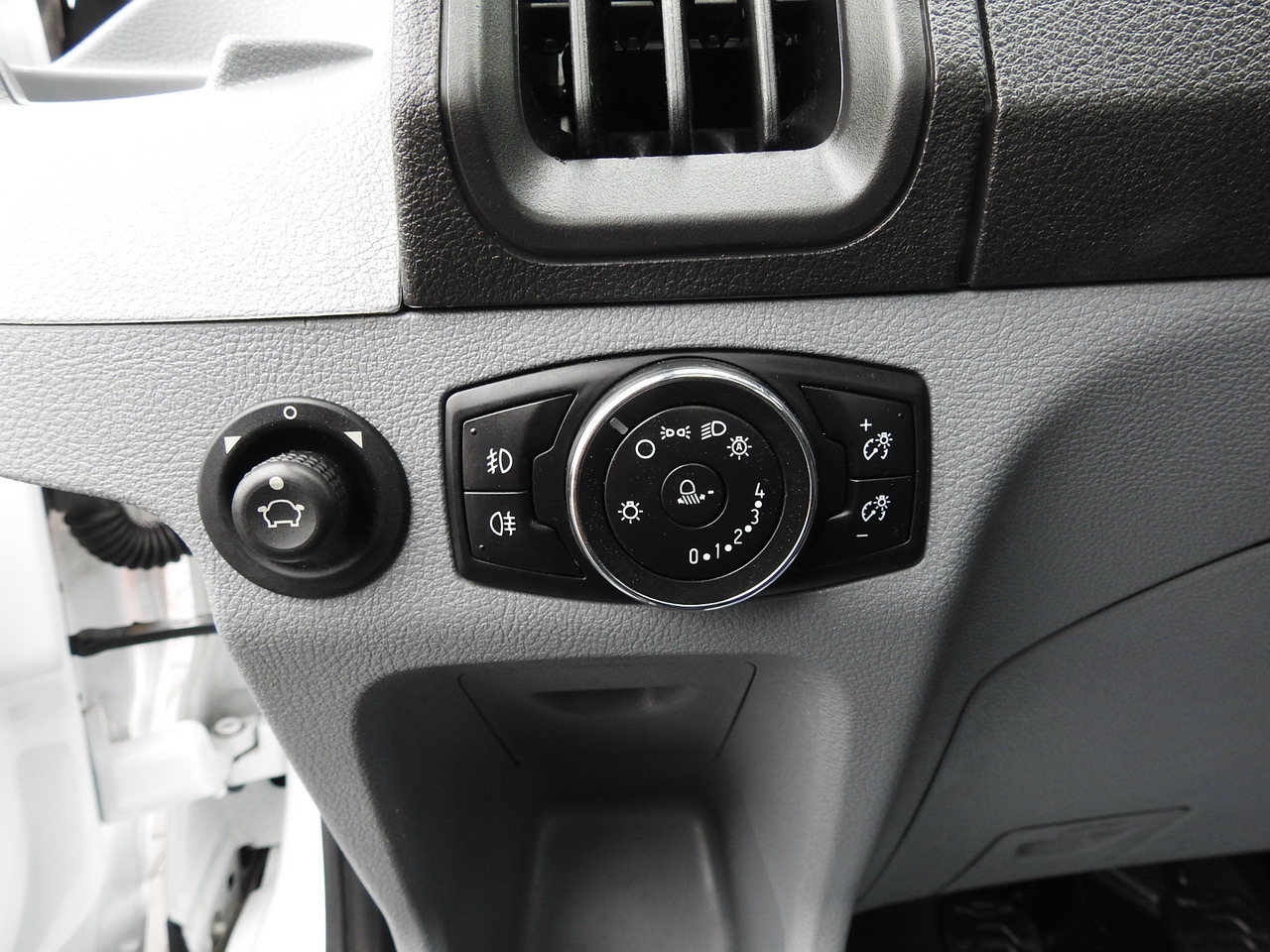 Малотоннажный самосвал FORD TRANSIT TIPPER CRUISE CONTROL AIR CONDITIONING TWIN WHEELS  170HP: фото 31
