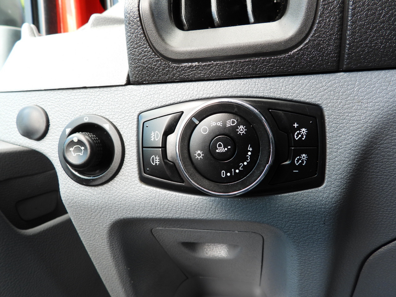 Малотоннажный самосвал FORD TRANSIT TIPPER CRUISE CONTROL LED LIGHTS TWIN WHEELS AIR CONDITIONING  170HP: фото 31