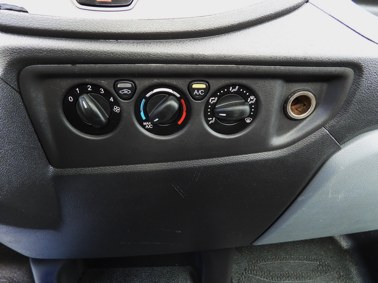 Малотоннажный самосвал FORD TRANSIT TIPPER CRUISE CONTROL LED LIGHTS TWIN WHEELS AIR CONDITIONING  170HP: фото 36