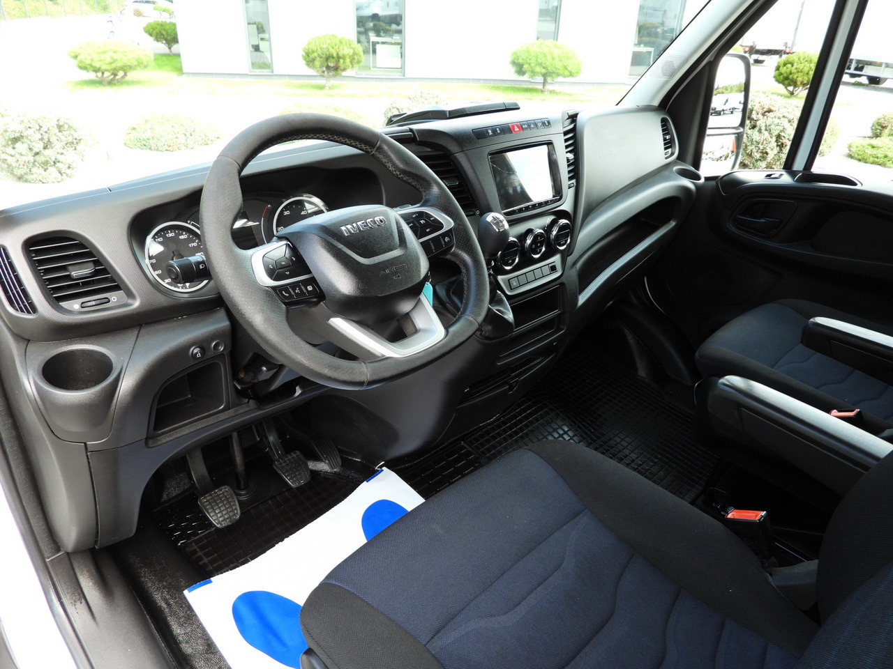 IVECO DAILY 35C16 TIPPER DOUBLE CABIN DOKA 6 SEATS CRUISE CONTROL NAVIGATION TWIN WHEELS AIR CONDITIONING  160HP в лизинг IVECO DAILY 35C16 TIPPER DOUBLE CABIN DOKA 6 SEATS CRUISE CONTROL NAVIGATION TWIN WHEELS AIR CONDITIONING  160HP: фото 25