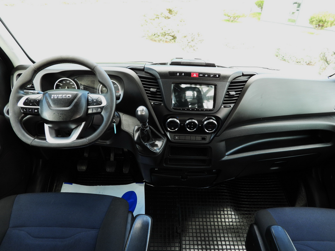 IVECO DAILY 35C16 TIPPER DOUBLE CABIN DOKA 6 SEATS CRUISE CONTROL NAVIGATION TWIN WHEELS AIR CONDITIONING  160HP в лизинг IVECO DAILY 35C16 TIPPER DOUBLE CABIN DOKA 6 SEATS CRUISE CONTROL NAVIGATION TWIN WHEELS AIR CONDITIONING  160HP: фото 31