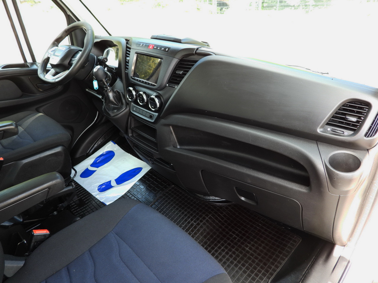 IVECO DAILY 35C16 TIPPER DOUBLE CABIN DOKA 6 SEATS CRUISE CONTROL NAVIGATION TWIN WHEELS AIR CONDITIONING  160HP в лизинг IVECO DAILY 35C16 TIPPER DOUBLE CABIN DOKA 6 SEATS CRUISE CONTROL NAVIGATION TWIN WHEELS AIR CONDITIONING  160HP: фото 37