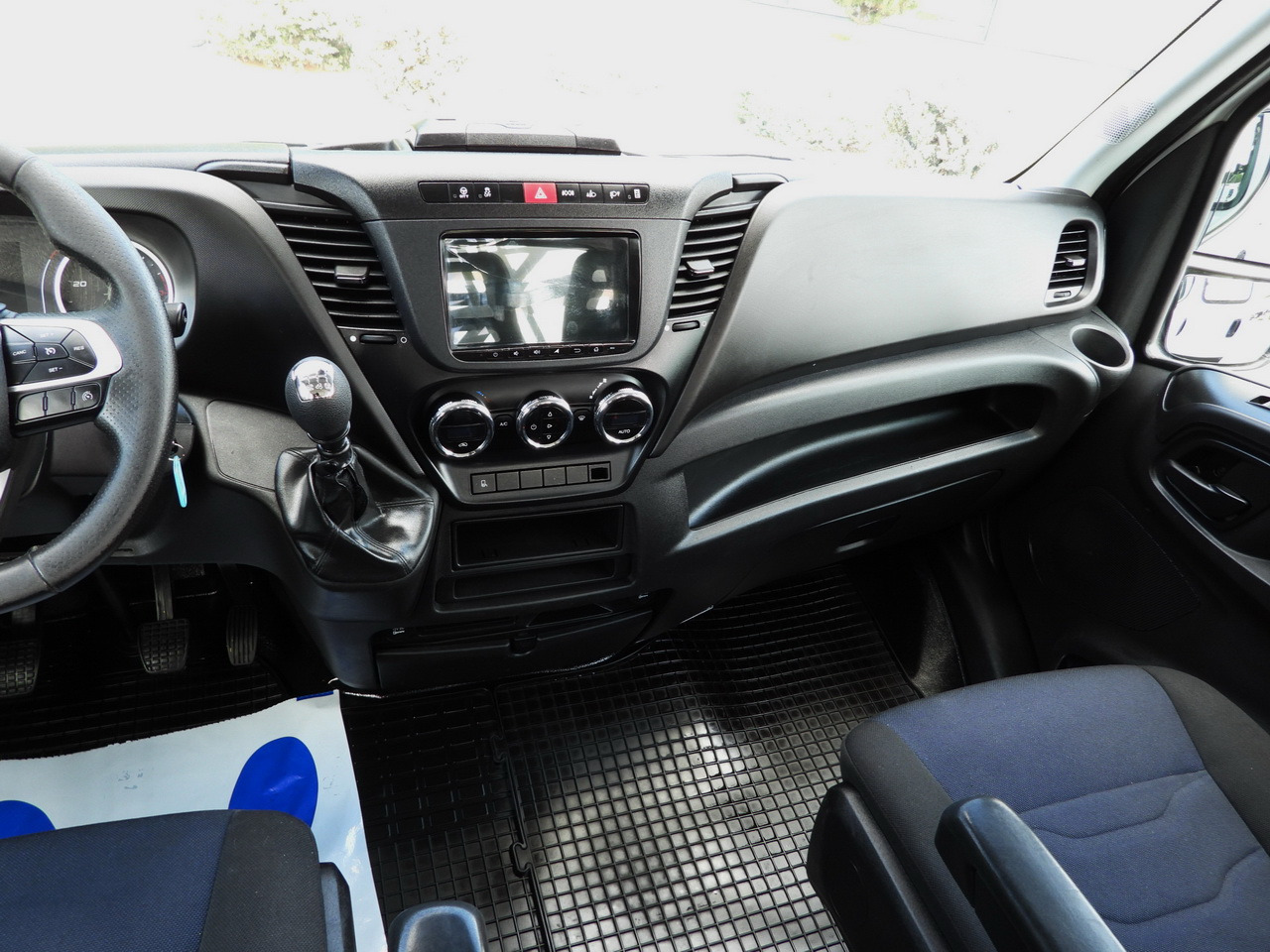 IVECO DAILY 35C16 TIPPER DOUBLE CABIN DOKA 6 SEATS CRUISE CONTROL NAVIGATION TWIN WHEELS AIR CONDITIONING  160HP в лизинг IVECO DAILY 35C16 TIPPER DOUBLE CABIN DOKA 6 SEATS CRUISE CONTROL NAVIGATION TWIN WHEELS AIR CONDITIONING  160HP: фото 28