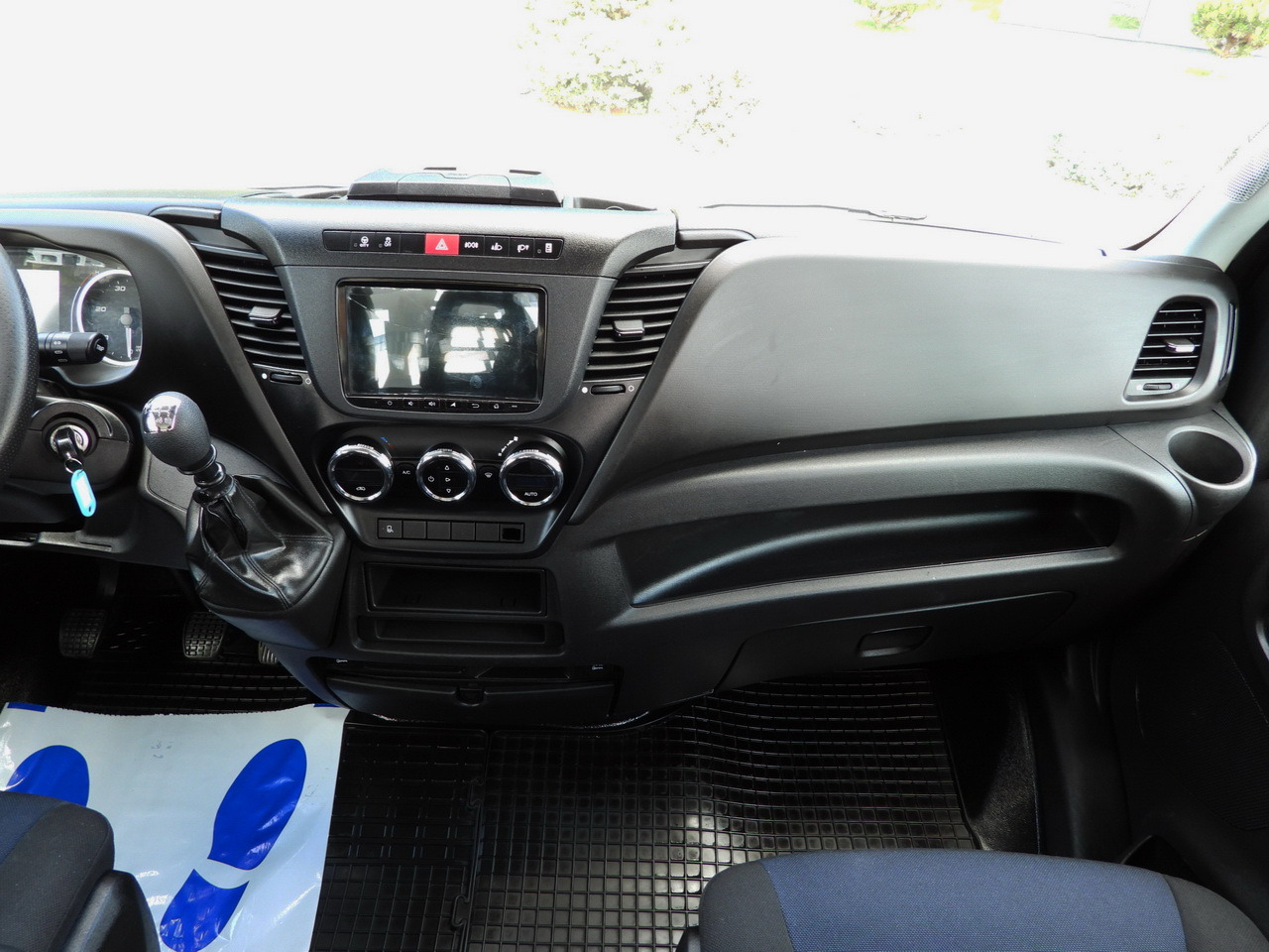 IVECO DAILY 35C16 TIPPER DOUBLE CABIN DOKA 6 SEATS CRUISE CONTROL NAVIGATION TWIN WHEELS AIR CONDITIONING  160HP в лизинг IVECO DAILY 35C16 TIPPER DOUBLE CABIN DOKA 6 SEATS CRUISE CONTROL NAVIGATION TWIN WHEELS AIR CONDITIONING  160HP: фото 27