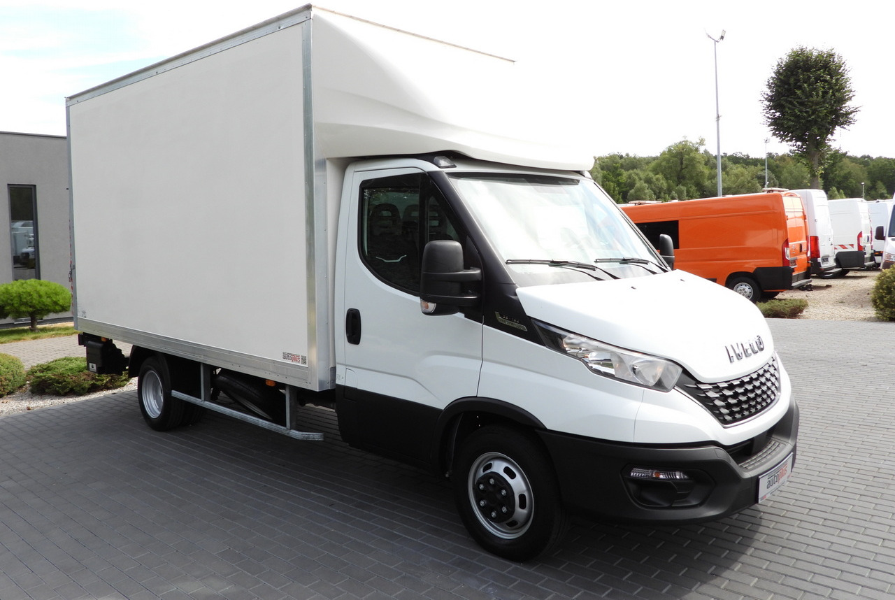 IVECO DAILY 35C16 BOX LIFT 8 PALLETS CRUISE CONTROL AUTOMATIC TRANSMISSION HI-MATIC TWIN WHEELS AIR CONDITIONING  160HP - Фургон с закрытым кузовом: фото 4 IVECO DAILY 35C16 BOX LIFT 8 PALLETS CRUISE CONTROL AUTOMATIC TRANSMISSION HI-MATIC TWIN WHEELS AIR CONDITIONING  160HP - Фургон с закрытым кузовом: фото 4
