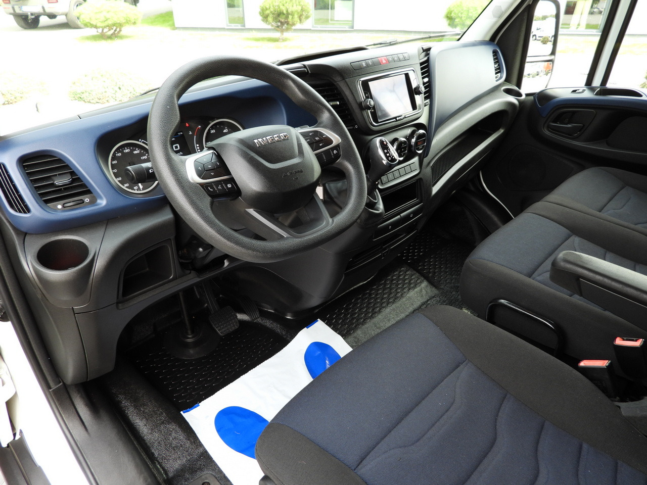 IVECO DAILY 35C16 BOX LIFT 8 PALLETS CRUISE CONTROL AUTOMATIC TRANSMISSION HI-MATIC TWIN WHEELS AIR CONDITIONING  160HP - Фургон с закрытым кузовом: фото 2 IVECO DAILY 35C16 BOX LIFT 8 PALLETS CRUISE CONTROL AUTOMATIC TRANSMISSION HI-MATIC TWIN WHEELS AIR CONDITIONING  160HP - Фургон с закрытым кузовом: фото 2