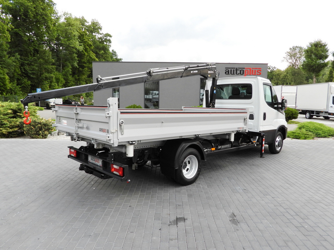 IVECO DAILY 35C18 THREE-WAY TIPPER 3 HDS SEATS CRUISE CONTROL LED LIGHTS AUTOMATIC TRANSMISSION HI-MATIC TWIN WHEELS AIR CONDITIONING 180HP - Малотоннажный самосвал: фото 3 IVECO DAILY 35C18 THREE-WAY TIPPER 3 HDS SEATS CRUISE CONTROL LED LIGHTS AUTOMATIC TRANSMISSION HI-MATIC TWIN WHEELS AIR CONDITIONING 180HP - Малотоннажный самосвал: фото 3