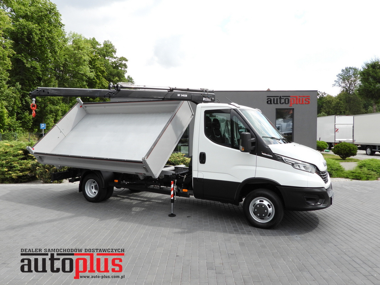IVECO DAILY 35C18 THREE-WAY TIPPER 3 HDS SEATS CRUISE CONTROL LED LIGHTS AUTOMATIC TRANSMISSION HI-MATIC TWIN WHEELS AIR CONDITIONING 180HP - Малотоннажный самосвал: фото 1 IVECO DAILY 35C18 THREE-WAY TIPPER 3 HDS SEATS CRUISE CONTROL LED LIGHTS AUTOMATIC TRANSMISSION HI-MATIC TWIN WHEELS AIR CONDITIONING 180HP - Малотоннажный самосвал: фото 1