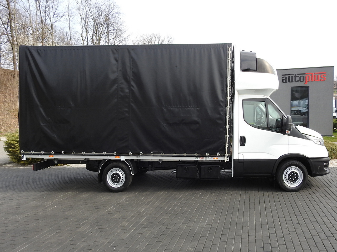 Тентованный фургон IVECO DAILY  35S18 TARPAULIN 10 PALLETS WEBASTO CRUISE CONTROL AIR CONDITIONING  180HP: фото 7