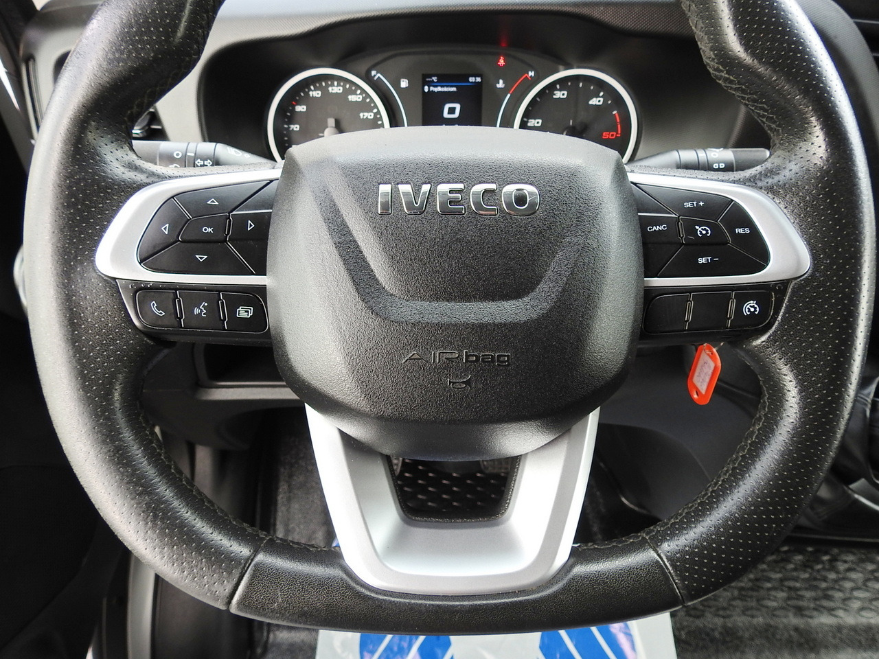 Тентованный фургон IVECO DAILY  35S18 TARPAULIN 10 PALLETS WEBASTO CRUISE CONTROL AIR CONDITIONING  180HP: фото 32