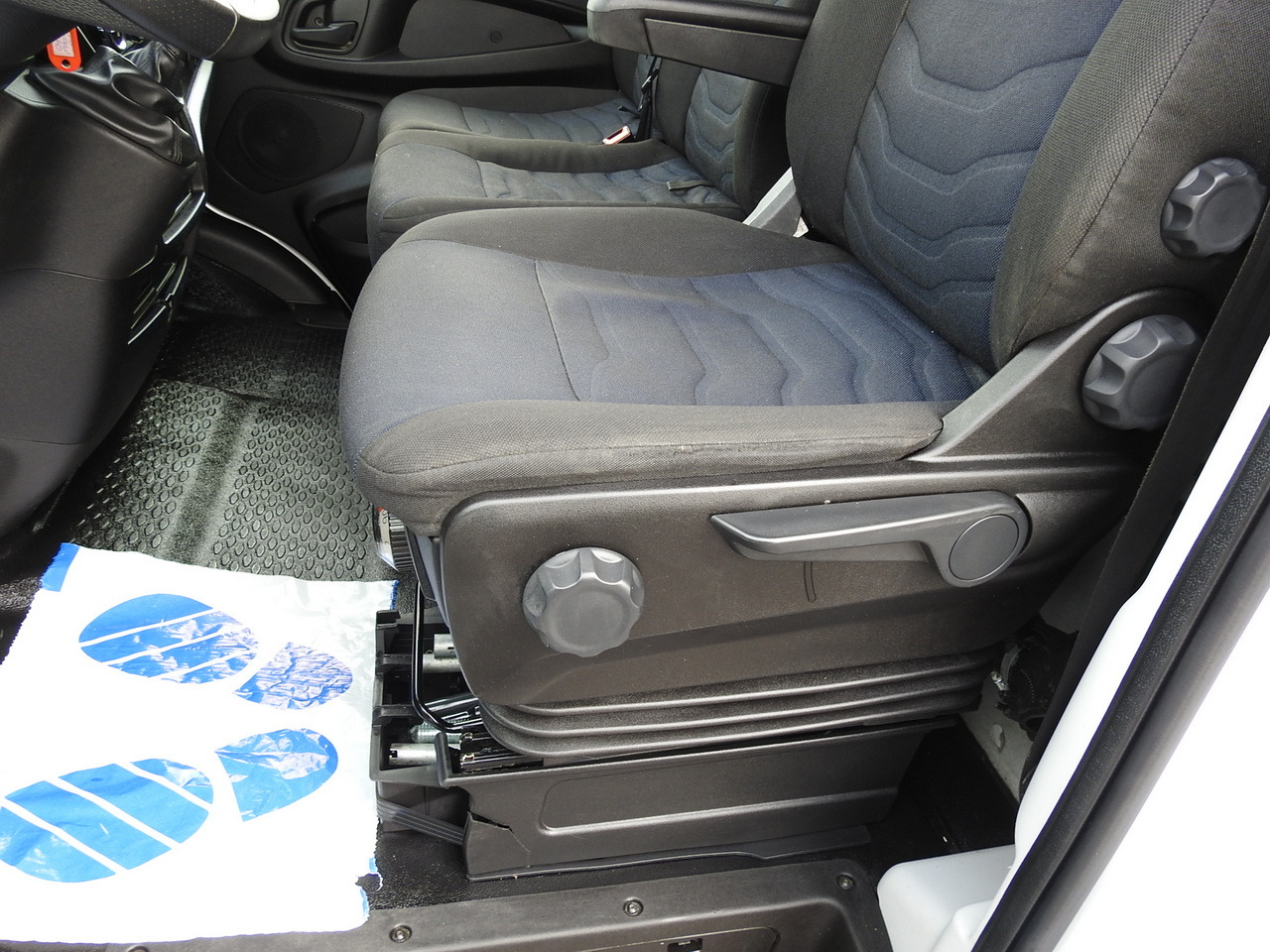 Тентованный фургон IVECO DAILY  35S18 TARPAULIN 10 PALLETS WEBASTO CRUISE CONTROL AIR CONDITIONING  180HP: фото 30