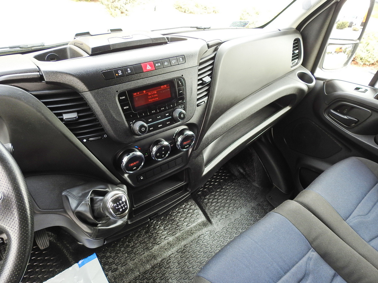 Тентованный фургон IVECO DAILY  35S18 TARPAULIN 10 PALLETS WEBASTO CRUISE CONTROL AIR CONDITIONING  180HP: фото 35