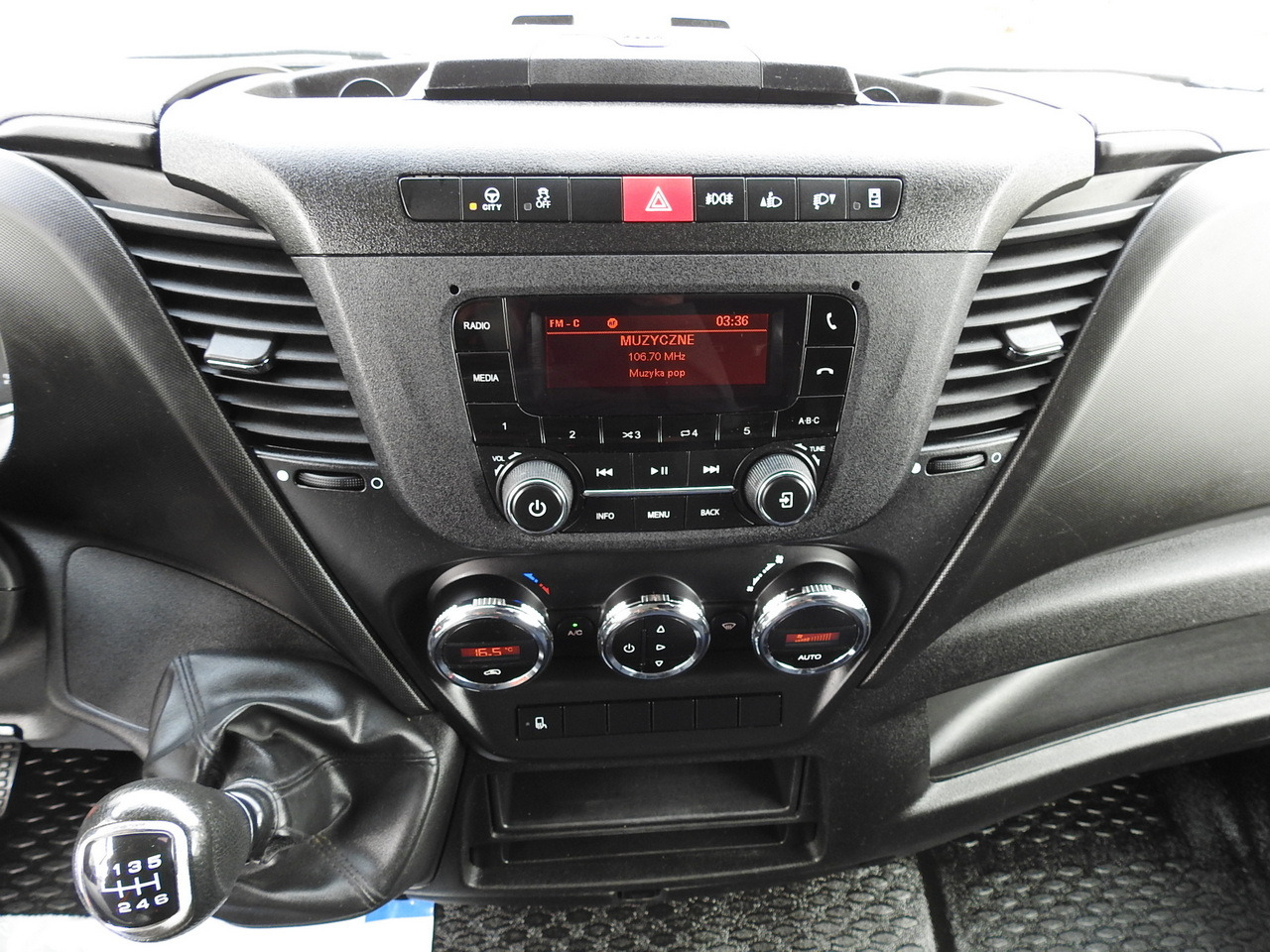 Тентованный фургон IVECO DAILY  35S18 TARPAULIN 10 PALLETS WEBASTO CRUISE CONTROL AIR CONDITIONING  180HP: фото 37