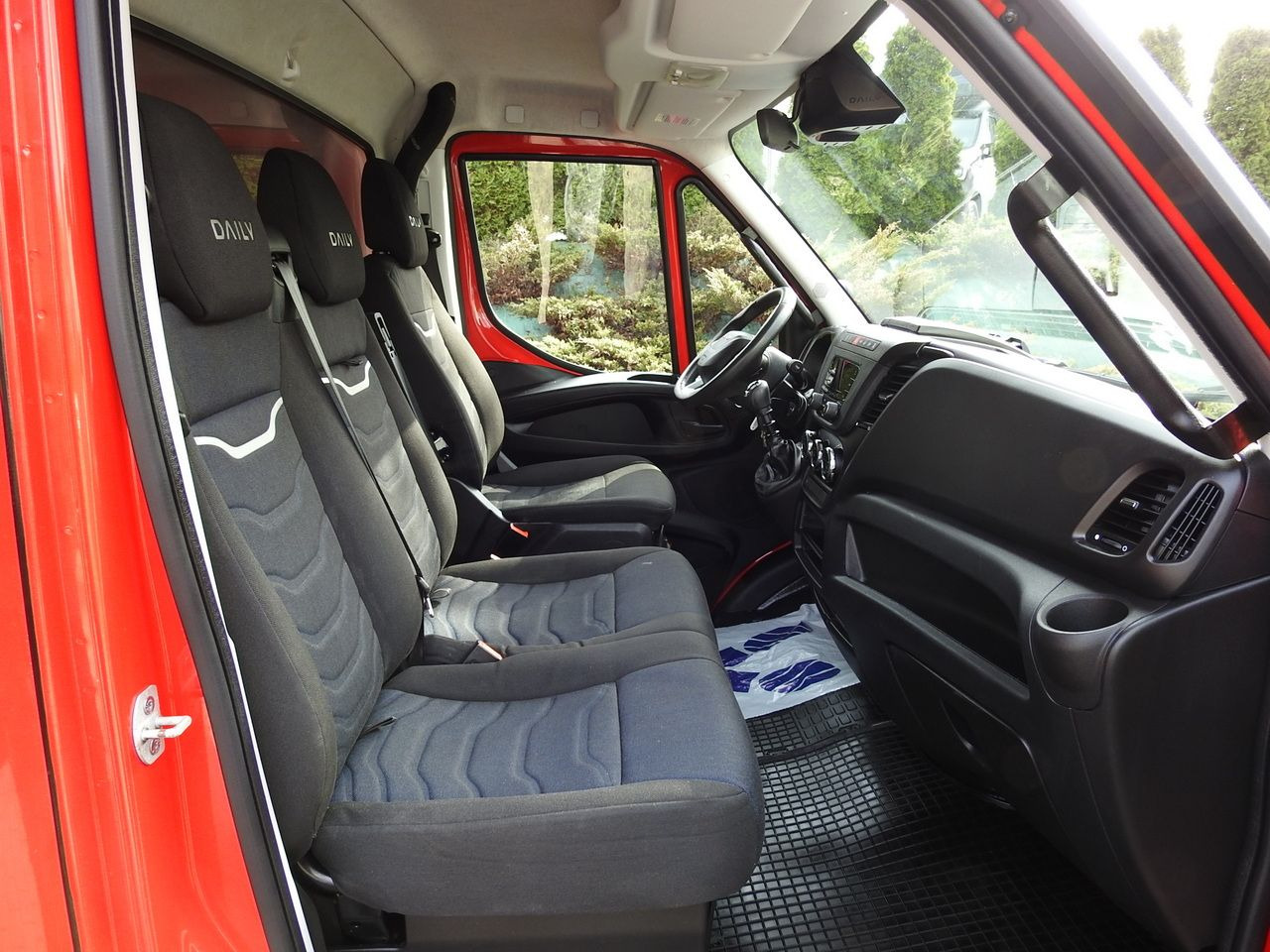 Тентованный фургон IVECO DAILY 35S18 TARPAULIN 10 PALLETS WEBASTO CRUISE CONTROL LED LIGHTS AIR CONDITIONING  180HP: фото 41